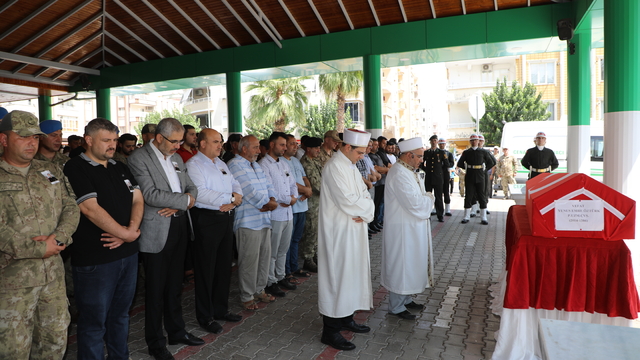 Trafik kazasında hayatını kaybeden uzman çavuşun cenazesi Gaziantep'te toprağa verildi