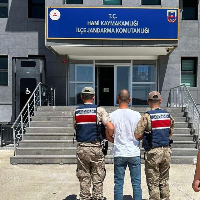 Diyarbakır'da 13 yıl kesinleşmiş hapis cezası bulunan firari hükümlü yakala...