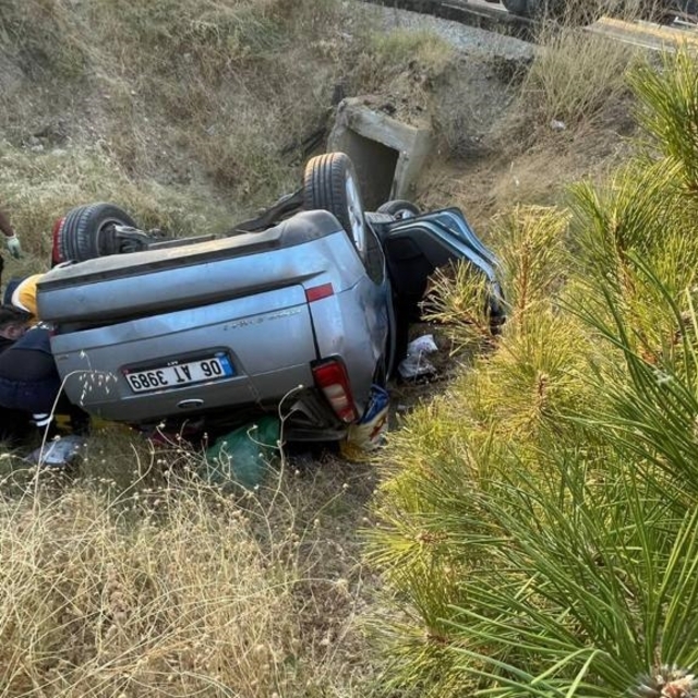 Uşak'ta şarampole devrilen otomobildeki 4 kişi yaralandı