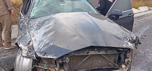 Balıkesir'de bariyere çarpan otomobildeki 1 kişi öldü, 4 kişi yaralandı