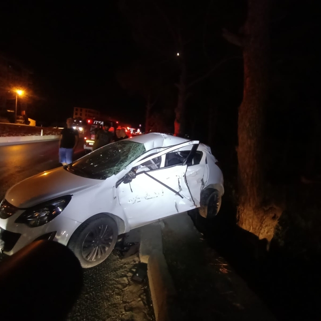 Balıkesir'de otomobille tankerin çarpıştığı kazada 1 kişi öldü, 1 kişi yara...