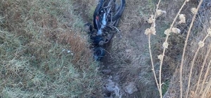 Uşak'ta şarampole devrilen motosikletin sürücüsü yaralandı