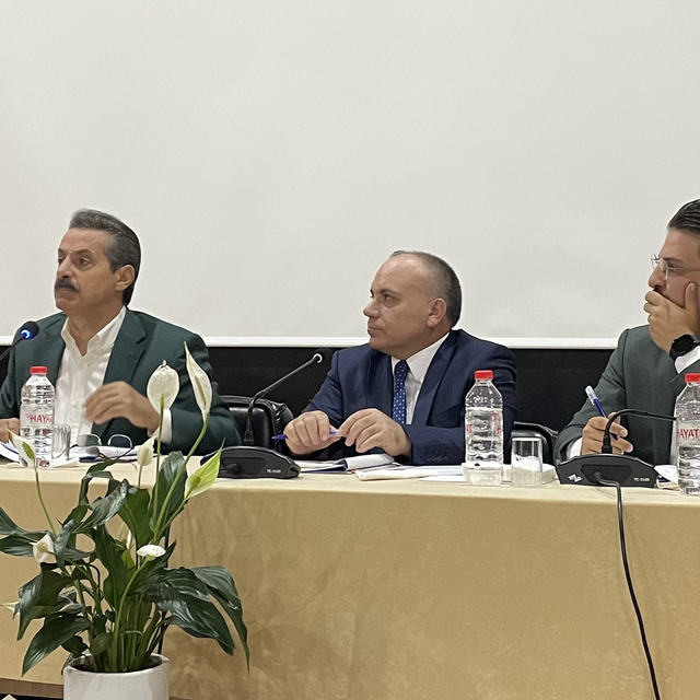 Vali Ünsal ve Milletvekili Çelik, Şavşat'ta köy muhtarlarıyla bir araya gel...