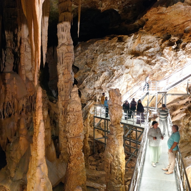 Karaca Mağarası serin havasıyla turistlerin rotasında yer aldı