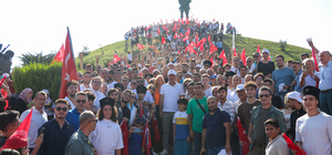 Memleket Partisi Genel Başkanı İnce, Dumlupınar Şehitliği'ni ziyaret etti