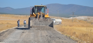 AK Parti Eskişehir Milletvekili Gürcan'ın girişimiyle iki mahallenin yolund...