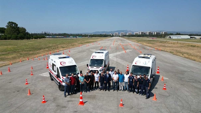 Güney Marmara'da görevli ambulans sürüş eğitmenlerine güvenli sürüş eğitimi verildi