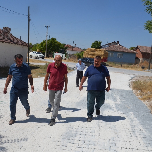 Beylikova'da 21 mahallede çevre düzenleme ve kilitli parke taşı döşeme çalı...