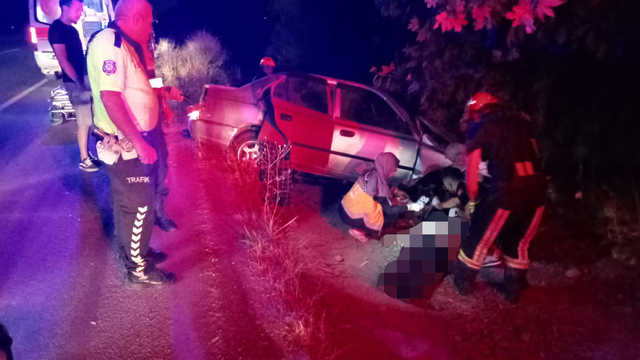 Denizli'de şarampole devrilen otomobildeki 2 kişi öldü, 2 kişi yaralandı