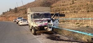 Aksaray'da hafif ticari araç ile kamyonet çarpıştı, 1 kişi öldü, 4 kişi yaralandı