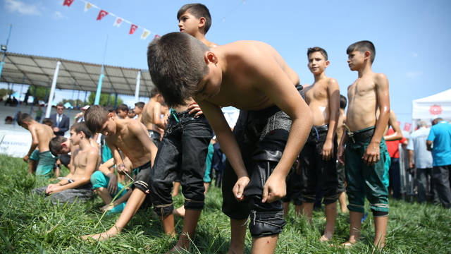 "63. Geleneksel Kurtdereli Mehmet Pehlivan Yağlı Güreşleri" başladı