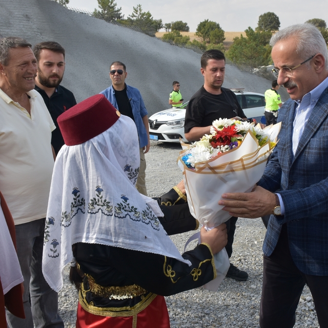 Ulaştırma ve Altyapı Bakanı Uraloğlu, Afyonkarahisar'da YHT tünellerinde in...