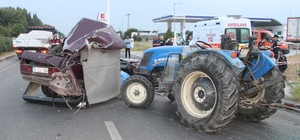 Manisa'da traktöre takılı römorka çarpan otomobildeki 1 kişi öldü, 3 kişi y...