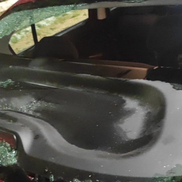 Sivas'ta yağan dolu araçlara zarar verdi