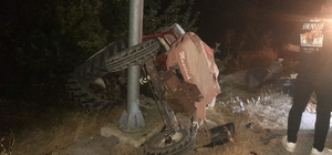 Erzincan'da tırın traktöre çarpması sonucu 3 kişi yaralandı