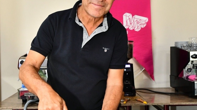 Beşiktaş'ın efsane oyuncularından Feyyaz Uçar, İzmir'de "barista" kursuna katıldı