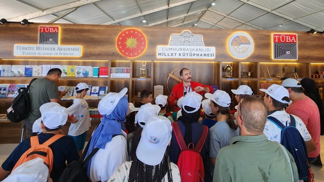 TEKNOFEST'teki "100 Objede İslam Bilim Tarihi" sergisine ziyaretçi ilgisi