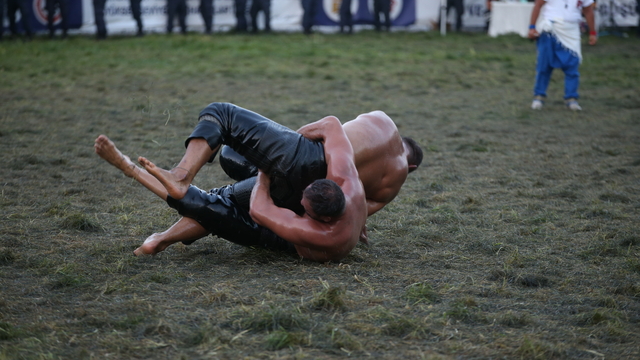 Geleneksel Kurtdereli Yağlı Güreşleri'nin başpehlivanı Ali Gürbüz oldu