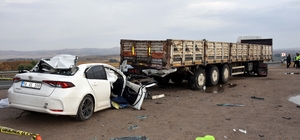 Kırıkkale'de tıra çarpan otomobilin sürücüsü öldü, eşi yaralandı