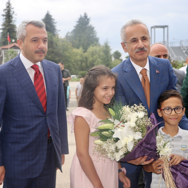 Ulaştırma ve Altyapı Bakanı Uraloğlu, Rize'de konuştu: