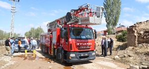 Kayseri'de belediyeler selden etkilenen bölgelerde temizlik çalışması başla...