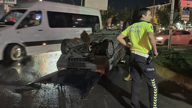 Elazığ'da devrilen otomobilin sürücüsü yaralandı
