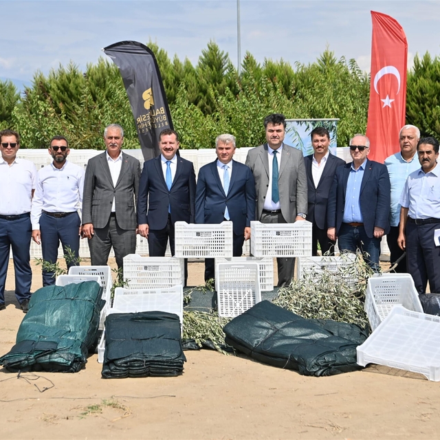 Balıkesir Büyükşehir Belediyesinden zeytin ve incir üreticisine destek