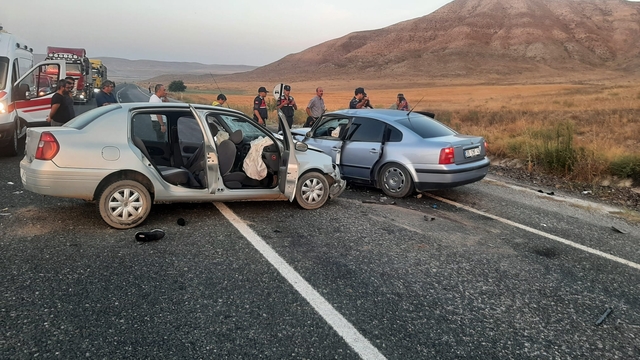 Çankırı'da iki otomobilin çarpıştığı kazada 1 kişi öldü, 7 kişi yaralandı
