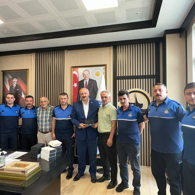 Araklı Belediye Başkanı Çebi, zabıtalarla bir araya geldi