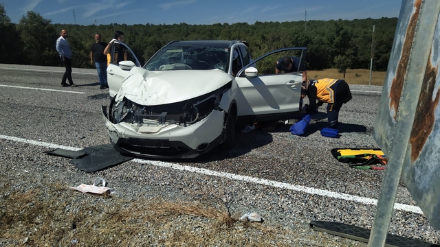 Yozgat'ta devrilen otomobildeki 3 kişi yaralandı