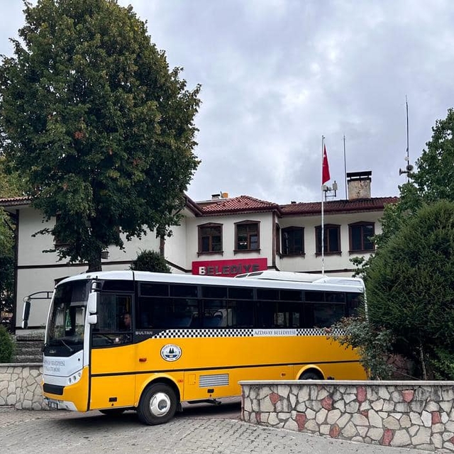Kastamonu'nun Azdavay ilçesinde öğrenciler halk otobüslerinden ücretsiz yar...