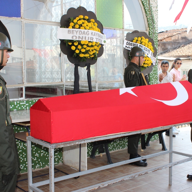 Ankara'da kalp krizi sonucu ölen astsubay İzmir'de defnedildi