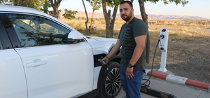 Yozgatlı vatandaş satın aldığı Türkiye'nin otomobili Togg'a kavuştu