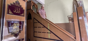 Mobilya imalatçısı Sezgin Usta, 15 yıldır camilere mihrap, minber ve kürsü...