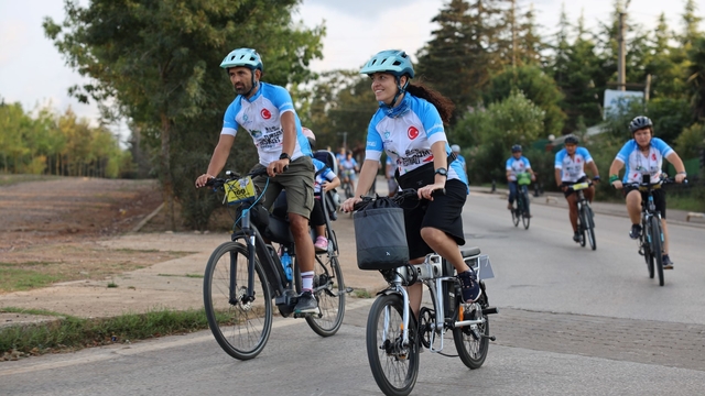 Kandıra'nın tanıtımına pedal çevirerek destek oluyorlar