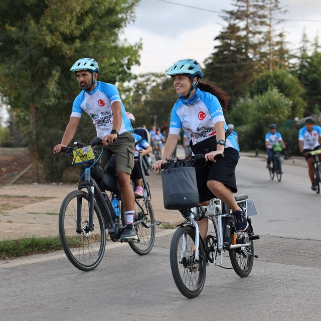 Kandıra'nın tanıtımına pedal çevirerek destek oluyorlar