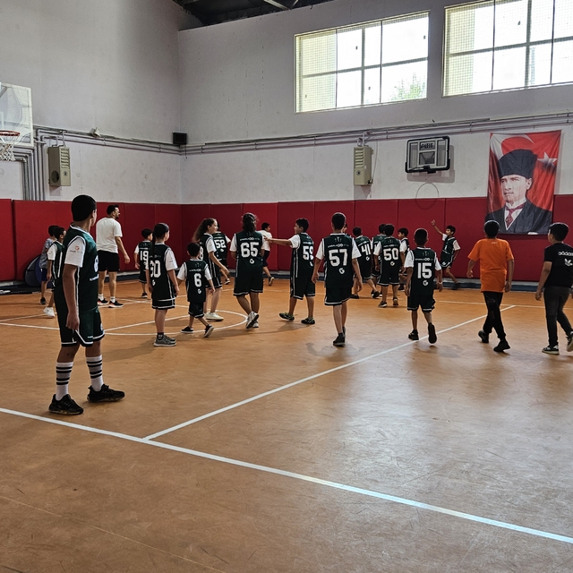 Tufanbeyli'de açılan basketbol kursunda 50 öğrenci katıldı