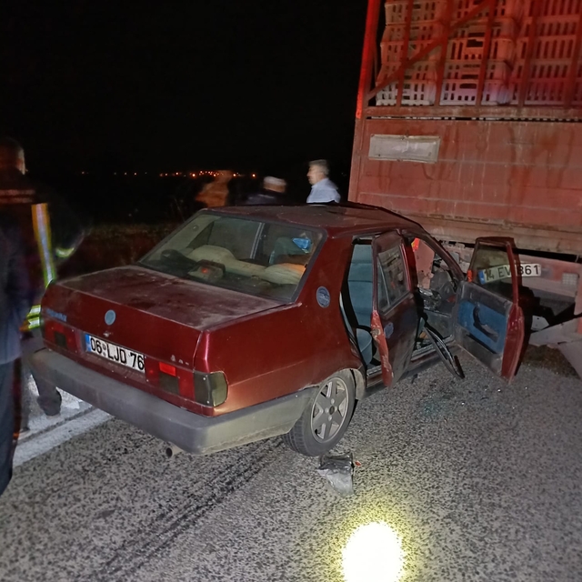 Bolu'da otomobilin park halindeki tıra çarpması sonucu 6 kişi yaralandı