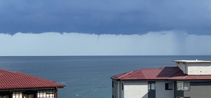 Rize'de denizde çıkan hortum cep telefonuyla görüntülendi