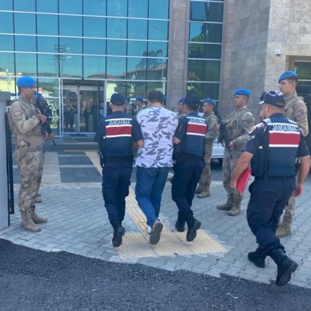 Kahramanmaraş'ta kamyonun cenaze töreni alanına girmesine ilişkin 2 tutukla...