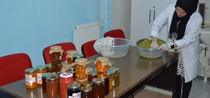 Erzurum'da ADEM kurslarına katılan kadınlar hem kendini geliştiriyor hem pa...