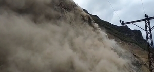 Trabzon'da taş ocağında heyelan kamerada