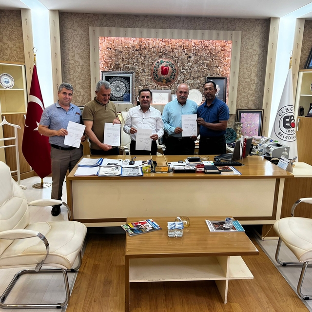 Elbeyli Belediyesi'nde işçilerin maaşlarına 2 bin lira ek zam yapıldı