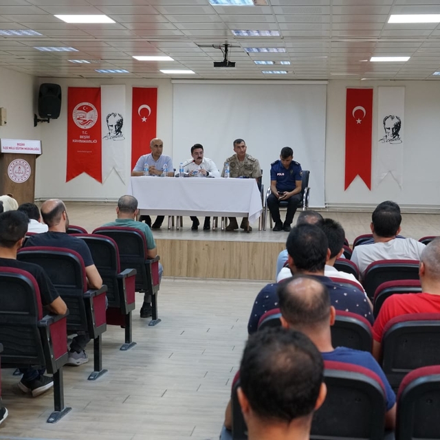 Beşiri'de "okul ve trafik güvenliği" konulu toplantı yapıldı