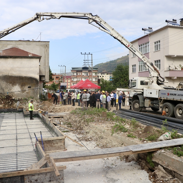 Maçka'da Aile Sağlığı Merkezi ve 112 Acil İstasyonu'nun temeli törenle atıl...