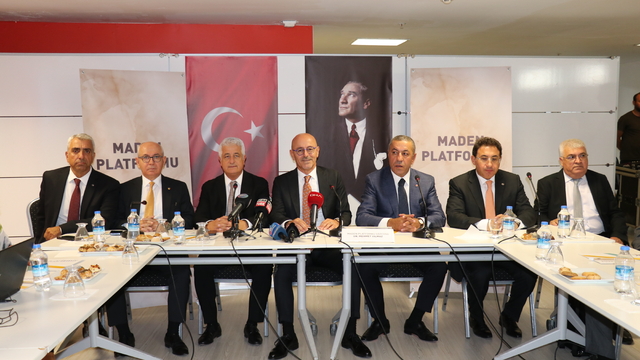 Madencilik sektörü İzmir'de düzenlenen fuarda bir araya geldi