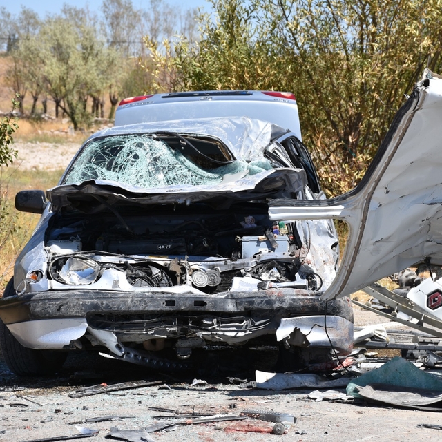 Aksaray'da 3 aracın karıştığı kazada 3 kişi öldü, 2 kişi yaralandı