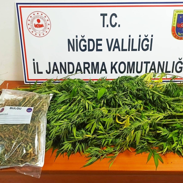 Niğde'de kaçakçılık ve uyuşturucu operasyonunda 2 zanlı yakalandı