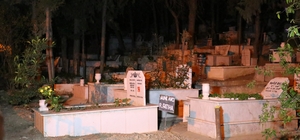 İzmir'de mezarlıkta yeni doğmuş erkek bebek bulundu