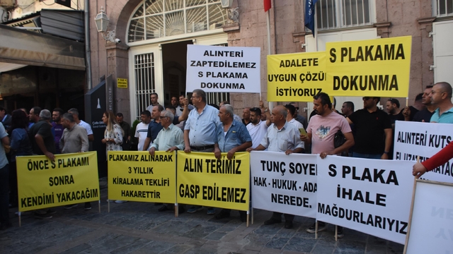 İzmir'de 'S' plaka sahiplerinden 'atletli' eylem